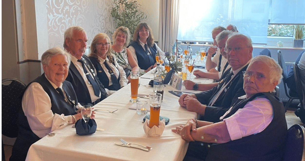 Wir waren mit einer Delegation von 11 Personen beim Sommerball des Schiffervereins Wir waren mit einer Delegation von 11 Personen beim Sommerball des Schiffervereins