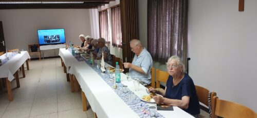 Erst der Flipchart, dann das Vergnügen und Essen. Erst der Flipchart, dann das Vergnügen und Essen.