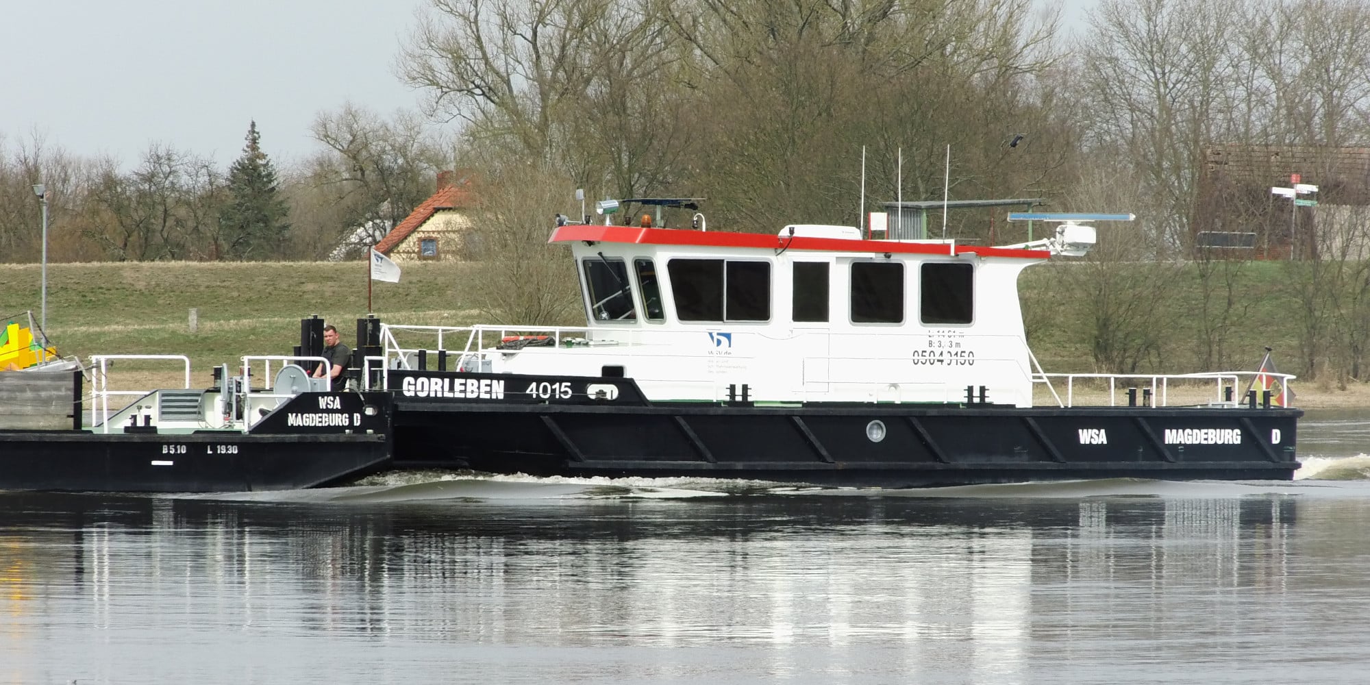 Historisches Schiff Gorleben auf der Elbe